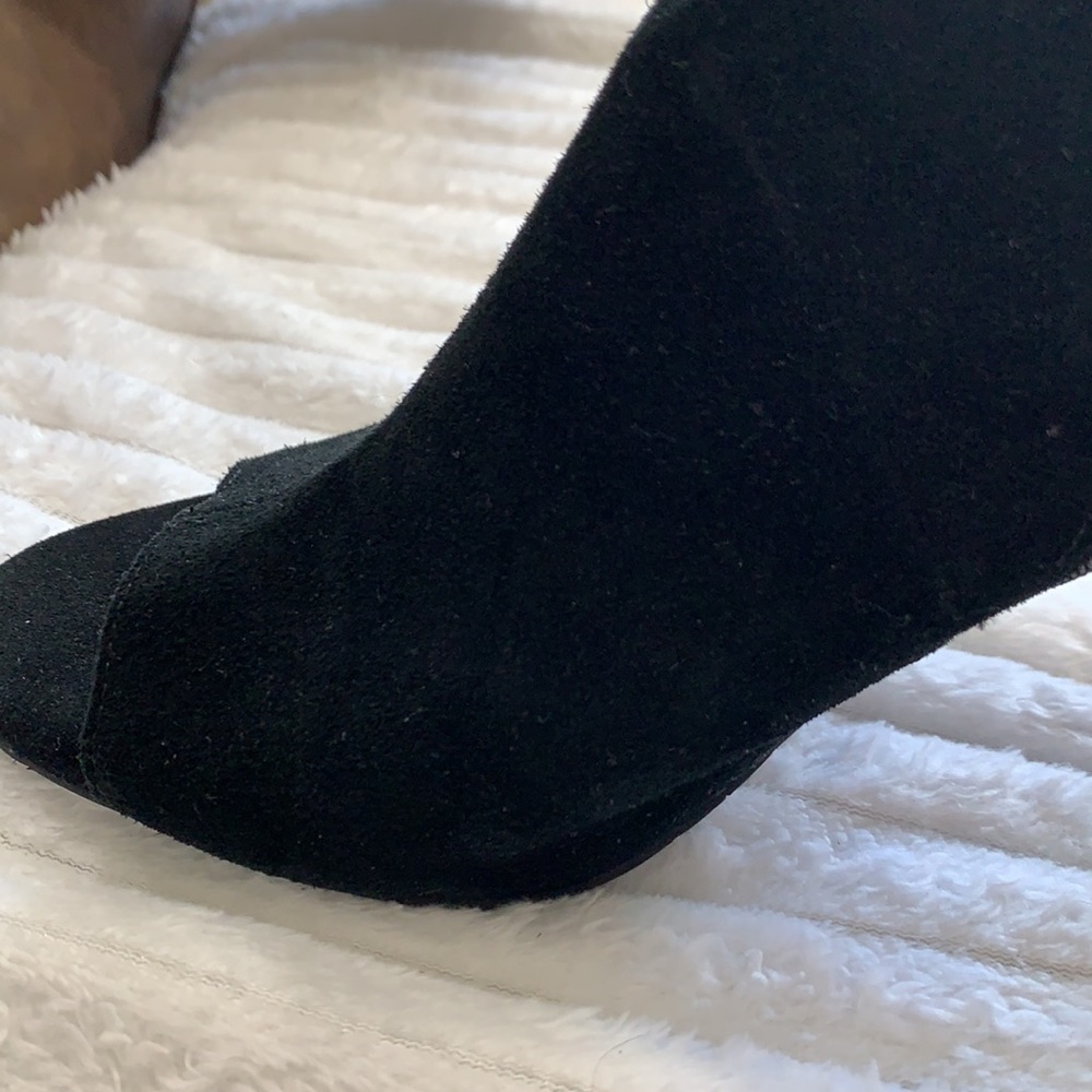 Shoes - Picture 6 of 8